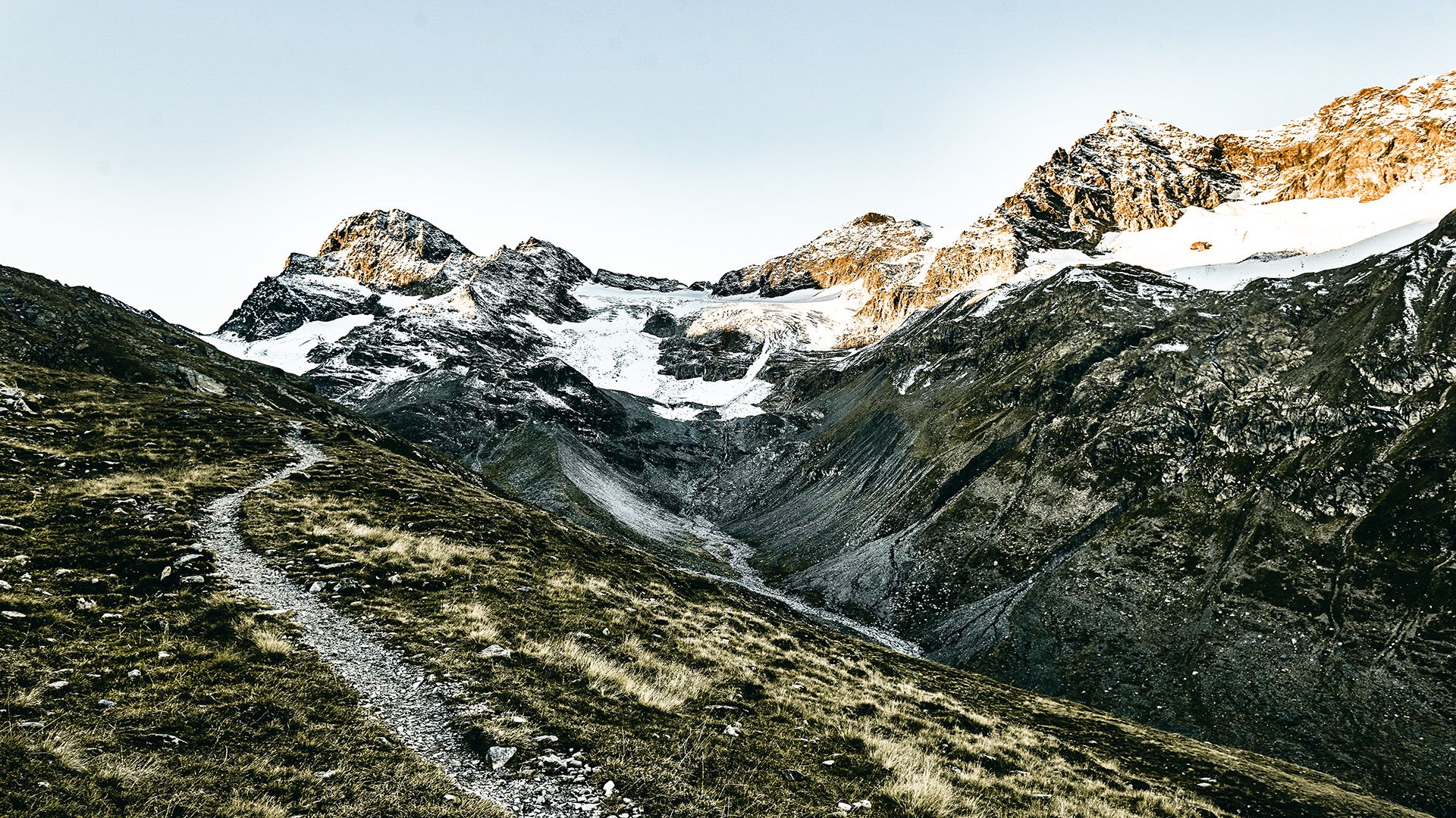 __CZ __**457 HUNTER STRATA**